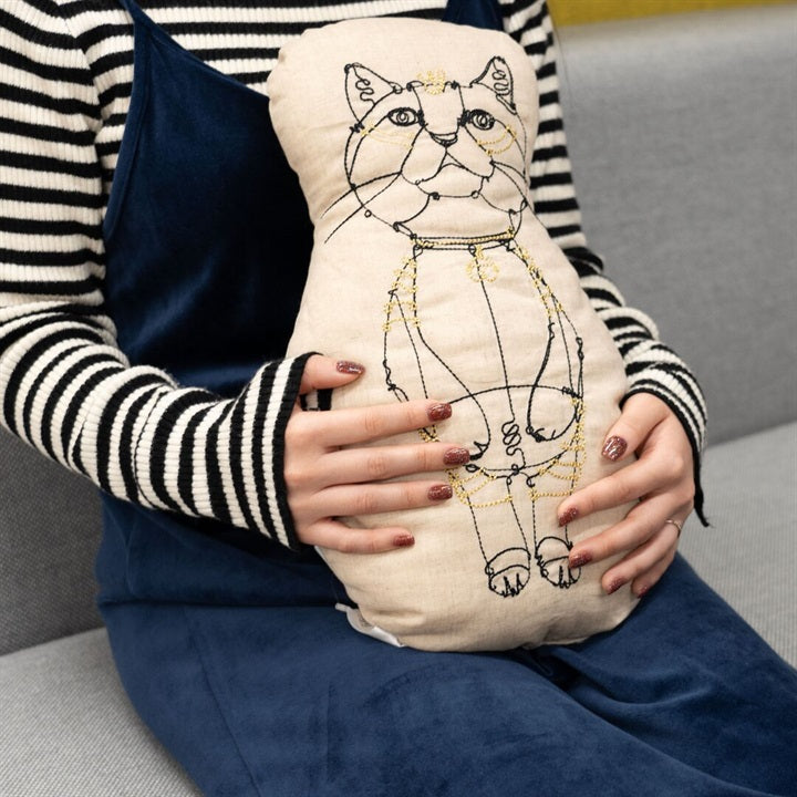 +HAyU｜リアル猫型クッション（刺繍デザイン）